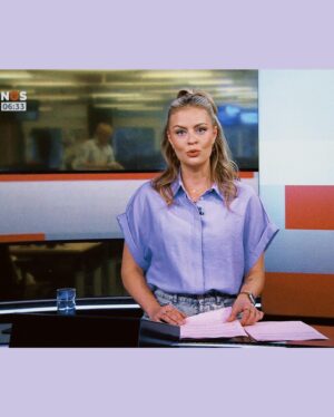 Iris de Graaf Instagram - De afgelopen weken stonden in het teken van veel ochtenddiensten bij de @nos, schrijven aan m’n boek, shooten voor @voguemagazine & talks bij @collegetour_nl - maar vooral van de liefde vieren met m’n lievelingsmensen 😌🤍 wát een contrast met vorig jaar deze tijd, toen ik op en stel en sprong Rusland moest verlaten. Veel moeilijke keuzes gemaakt en hard gewerkt aan een nieuw leven opbouwen in Nederland - feels like it finally pays off ✨ #blessingsonblessingsonblessings