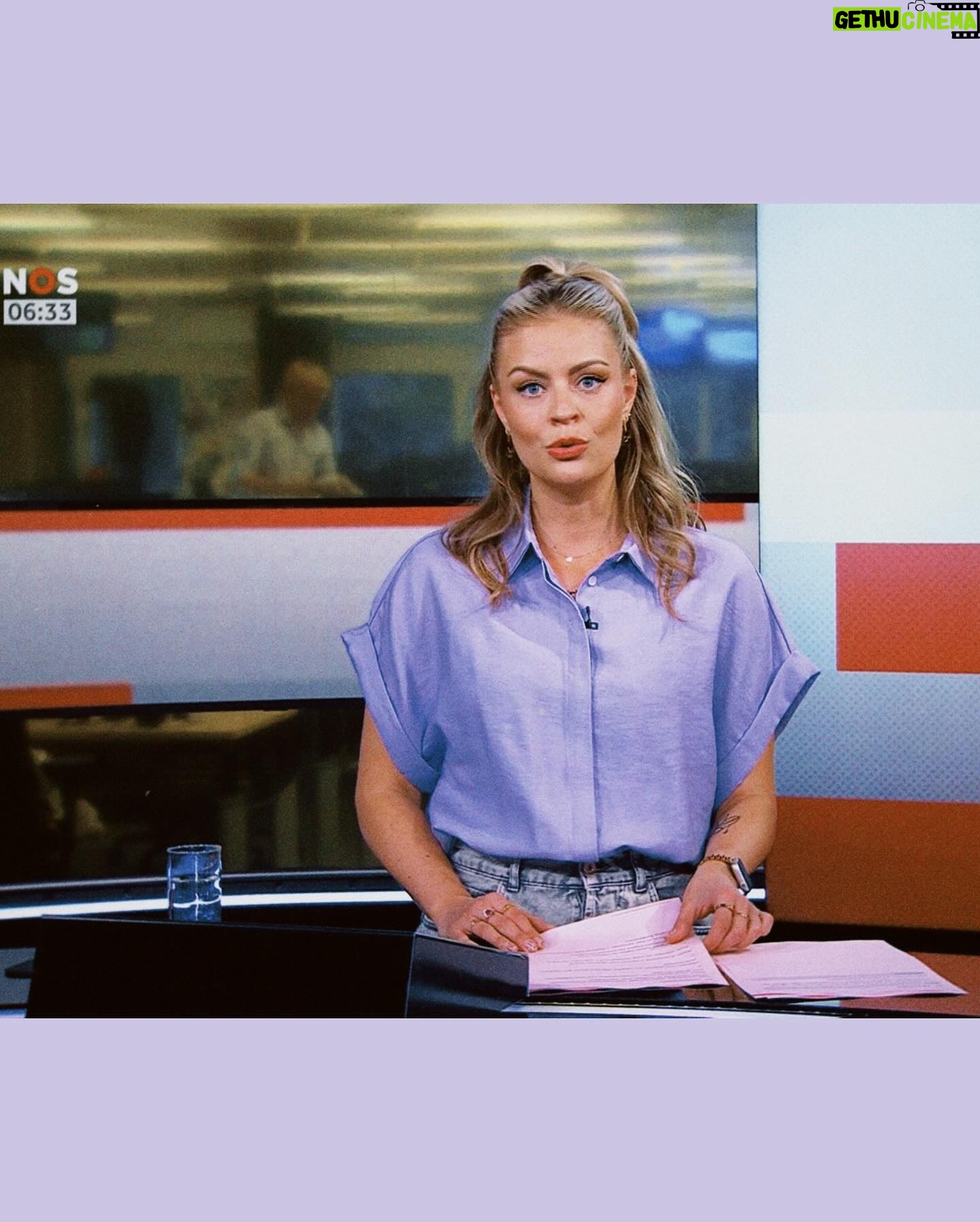 Iris de Graaf - 2.9K Likes - De afgelopen weken stonden in het teken van veel ochtenddiensten bij de @nos, schrijven aan m’n boek, shooten voor @voguemagazine & talks bij @collegetour_nl - maar vooral van de liefde vieren met m’n lievelingsmensen 😌🤍 wát een contrast met vorig jaar deze tijd, toen ik op en stel en sprong Rusland moest verlaten. Veel moeilijke keuzes gemaakt en hard gewerkt aan een nieuw leven opbouwen in Nederland - feels like it finally pays off ✨ #blessingsonblessingsonblessings