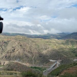 Iris de Graaf Instagram - Wat ‘behind the scenes’ beelden van onze reportagereis in Armenië met het beste team @hpmvideo @chiemb & @lilit_.mkhitarian ✨ we maken hier verhalen van Jerevan tot aan Goris en de grens met Nagorno-Karabach. Gister hebben we de hele dag gedraaid bij de geblokkeerde Lachin-corridor, die de Armeense inwoners van de enclave N-K afsnijdt van Armenië. Al 9 maanden hebben zij geen toegang tot voedsel, medicijnen of olie. Mensen die toevallig net in Armenië waren kunnen al 9 maanden niet naar huis. Armeniërs spreken van etnische zuivering. Het is werken in een gespannen militaire zone, waar men elk moment een nieuwe aanval van Azerbeidzjan verwacht. Onze grootste productie is vrijdag te zien op alle kanalen van de @nos - radio, online en in het journaal 🎥 komende tijd volgen nog wat andere verhalen. #correspondentlife
