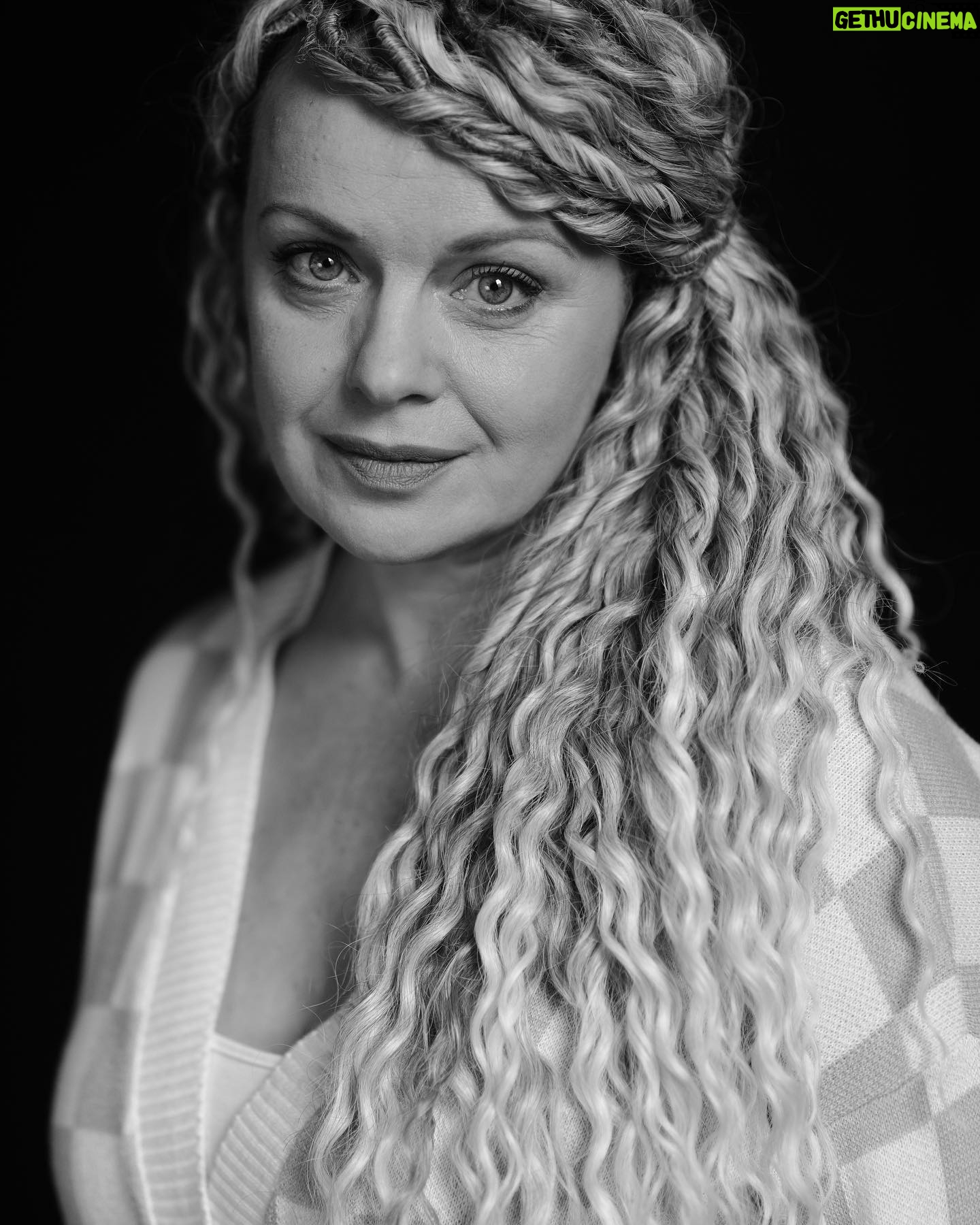 Irma Vitovska - 3.3K Likes - Давно не робила оновлень фотовізитівок… А в цей час, взагалі не збиралась би.. якби не треба було б для однієї справи …
Але зроблено, то зроблено.
Будете у Франківську, то звертайтесь до @gorichok
Сергію, дякую!
Дякую Сергію та @studio.promprylad та Василь Гошовський 🙏