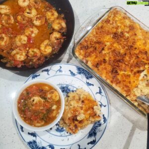 Irone Singleton Instagram - LORD HAVE MERCY!😋
#SHRIMPSCAMPI GUMBEAUX
#shrimpmacncheese w/vegan sausage.