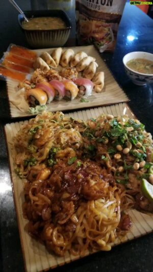 Irone Singleton Instagram - Homemade #asiancuisine, anyone? #teriyakishrimp #blackpeppershrimp #padthaishrimp