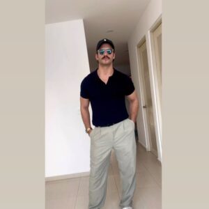 Irving Peña Instagram - Atuendo de señor les gusta ? 🥸😂😂💪🏼