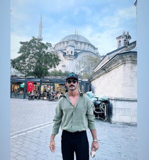 Irving Peña Instagram - Lo mejor que me dejo este proyecto fueron las personas que conocí en este tiempo eso es lo que verdaderamente gane 🇹🇷🇹🇷🙏🙏🙏🐎🐎 @soyjuliocamejo @ercan.bayrak @enssdkmc