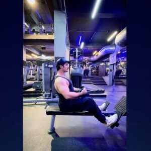 Irving Peña Instagram - Mi noche de viernes 💪🏼