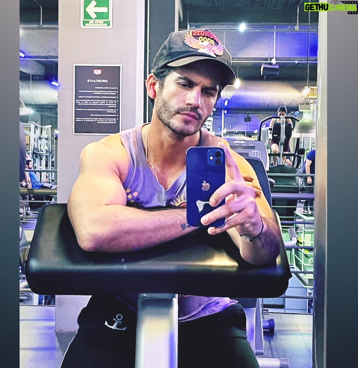 Irving Peña - 3 Likes - Con o sin gorrito ? Ustedes qué opinan ?? 🧢