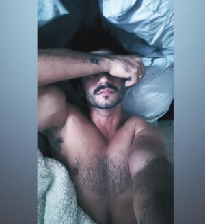 Irving Peña Instagram - Díganme una cosa a alguien le gusta despertar temprano ? 🙄🫤🫠🫢🤣😂