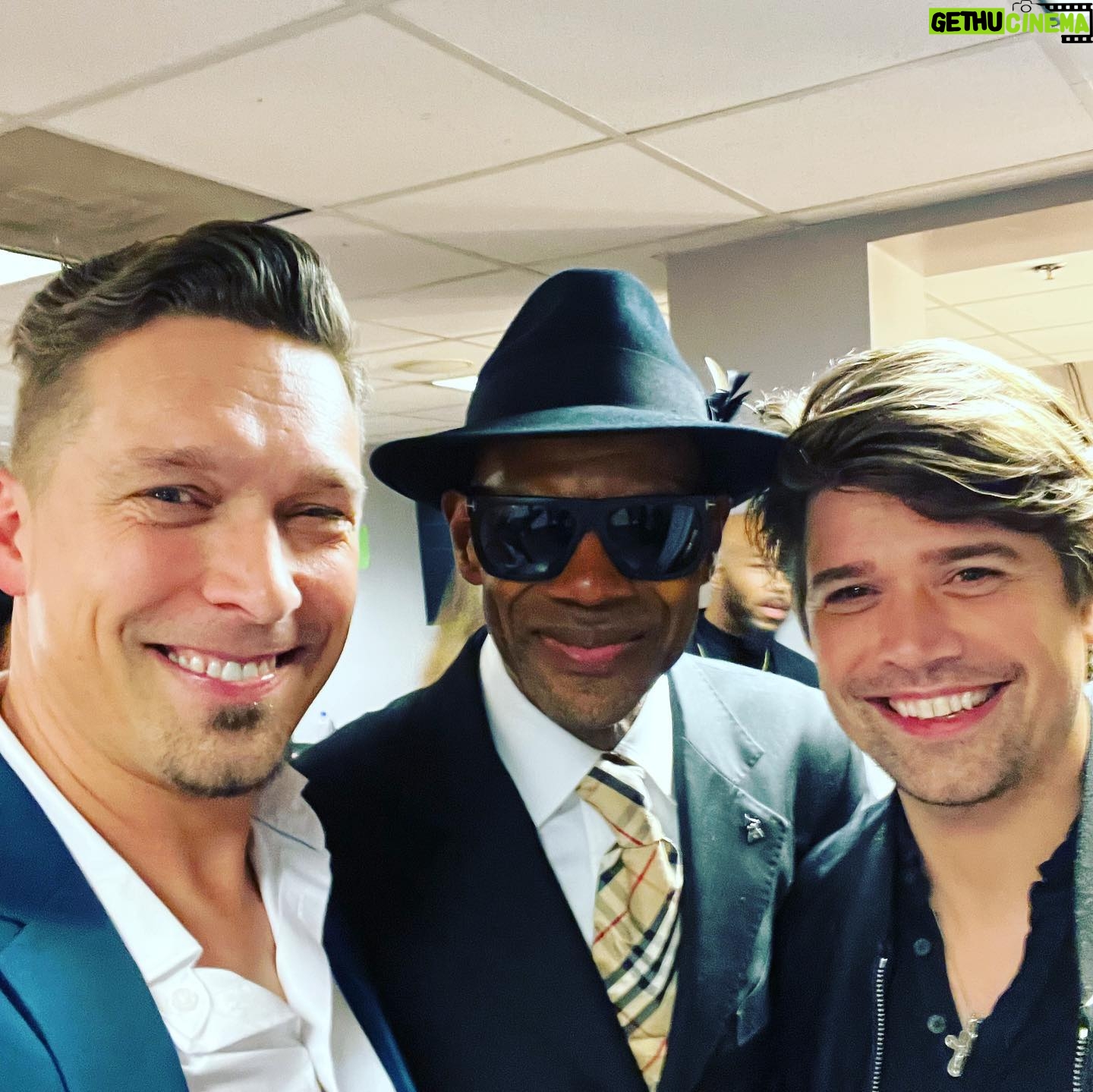 Isaac Hanson - 2.1K Likes - An amazing night, seeing friends, making new friends and paying tribute to the legends of harmony, melody and song @thebeachboys.
Can’t wait for this to be shared with the world!
P.S. Here is just one of the many amazing people in attendance @flytetymejam, a legend in his own right and a lovely man. So much more to share when the show is released.