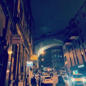 Isaac Hanson Instagram - Had a great time in #newcastle at one of the oldest pubs in the city! Even wrote a drinking song!!!

Can’t wait to play in #leeds tonight... it should be a tone of fun! The @busted guys have been great!

#live #music #fun #pub