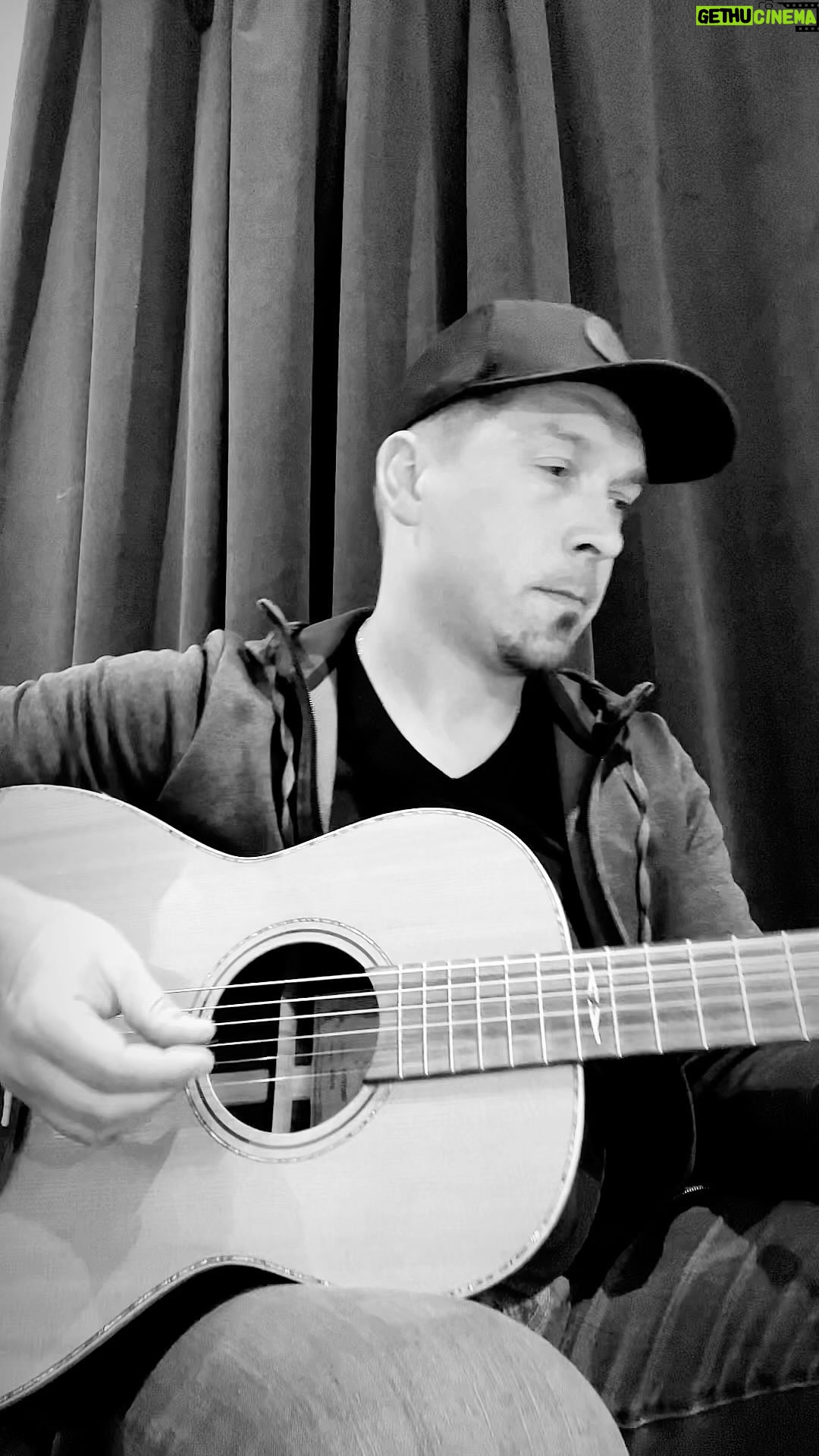 Isaac Hanson - 1.9K Likes - “Tell Me Something”
Playing this tonight at our show! Wrote this one with friend @mileszuniga from @fastballtheband. Gonna be fun! See you there!
#livemusic #tulsa #oklahoma @maggiesmusicbox @isaachanson #goodvibes #goodtimes