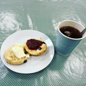 Isaac Hanson Instagram - Show with @busted in #London today!!! Having some tea before sound check… nothing quite like English Tea time!!!

#busted #tour @hanson