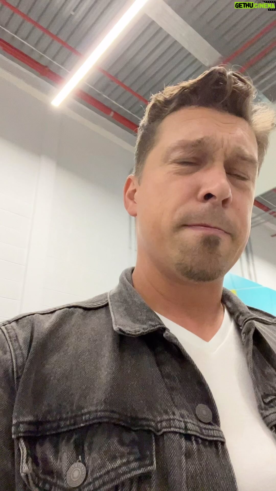 Isaac Hanson - 7.4K Likes - In honor of #musicmonday here is a little music for you. Been enjoying the very reverberant hallways of the UK arena’s what we have been playing with @busted it been fantastic!
Hope you enjoy the tune.
#hanson #musicmondays #music #livemusic #acappella #acapella @acappellacademy