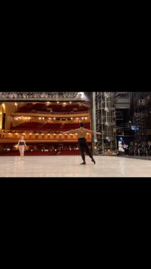 Isaac Hernández Instagram - @sfballet #Nutcracker @sfwarmemorial