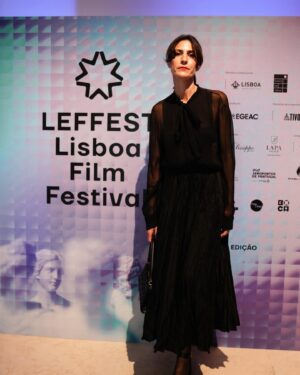 Isabel Abreu Instagram - Ontem foi a abertura do @leffest23 com um filme magnífico do @yorgoslanthimos Poor Things.
Ontem foi a noite onde pela primeira vez tive o enorme privilégio de vestir @dior . 
Não podia estar mais feliz com este encontro. 
Obrigada @_myoliveskin pela maquiagem magnífica @diorbeauty 
Obrigada minha @helenavazpereira  por seres minha cúmplice há tantos anos. Já não vivo sem ti. @griffehairstyle 
@avenue__clinic obrigada pelos mimos. 
Obrigada por me fazerem descobrir cada segundo deste belíssimo caminho e estarem sempre lá @artistglobalmanagement 

Fotografias @anapaganini_ 

#festivalcinema #leffest #dior