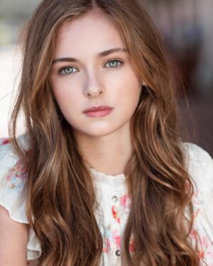 Isabella Kai Instagram - New week. New headshot. Always driven. 💥💫🌟