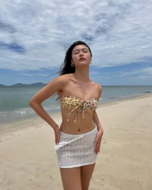 Isabella Wei Instagram - and her job was beach