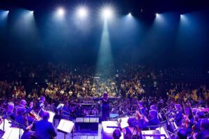 Isabelle Boulay Instagram - Plus qu’heureuse d’avoir retrouvé le public pour cette soirée magique hier soir à Nice , lovée dans le répertoire de la grande PIAF!

Merci à l’orchestre philharmonique de Nice sous la direction de la prodigieuse Alizé Lehon  et merci au pianiste et arrangeur Nobuyuki Nakajima ainsi qu’à Aurélien Noël à l’accordéon.♥️
#isabelleboulay