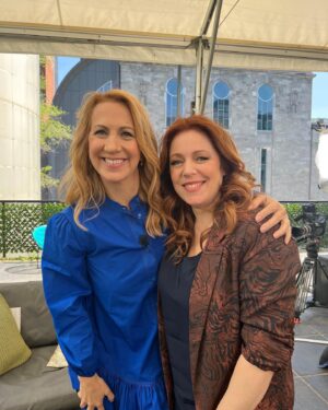 Isabelle Boulay Instagram - ☀️ Un beau moment partagé sur le plateau de @sucresaletva que vous pourrez voir 𝗰𝗲 𝘀𝗼𝗶𝗿 𝟭𝟴 𝗵 𝟯𝟬!

Impatiente qu'on se retrouve en personne et en chansons au Théâtre Maisonneuve de la Place des Arts ce samedi 10 juin pour mon spectacle aux Francos de Montréal. 🥰

. . .
#isabelleboulay #sucrésalé @melaniemaynardofficiel ❤️