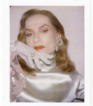 Isabelle Huppert Instagram - 🥀 @balenciaga 

📸 @davis.bates
#Balenciaga #Demna #CallotSœurs #Metgala2024 @voguemagazine @cartier