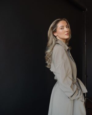 Isabelle Labrecque Instagram - spring = trench