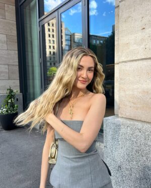Isabelle Labrecque Instagram - no off days