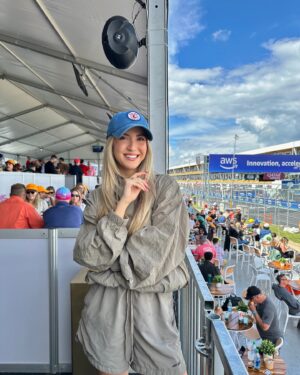 Isabelle Labrecque Instagram - laugh now, cry later in the rain 🌧️🏁 
merci a @rabanne pour l’invitation