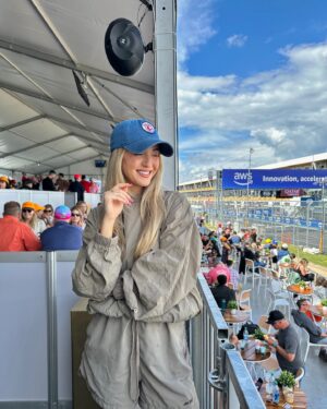 Isabelle Labrecque Instagram - laugh now, cry later in the rain 🌧️🏁 
merci a @rabanne pour l’invitation