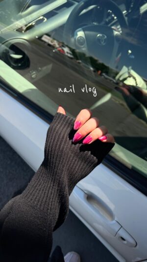 Isabelle Labrecque Instagram - nail dayyyyy 💅🏼🪞🍇 #nail #inspo #vlog