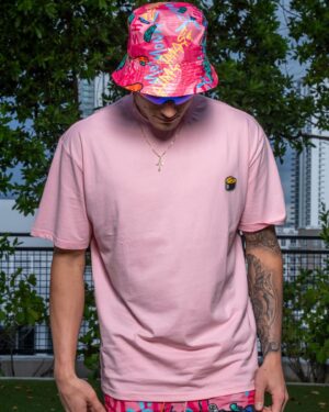 Isaiah Campbell Instagram - Real men can rock Pink🥱💕

Photographer- @felixangel__ 
Production- @revelartpro 
Brand Owner- @alecmonopoly @therealnobu