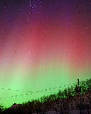 Isha Blaaker Instagram - We got to see the Fjords, I had a swim in the icy water and finally got to experience the Northern lights.

#🥷 #❄️ #🥶