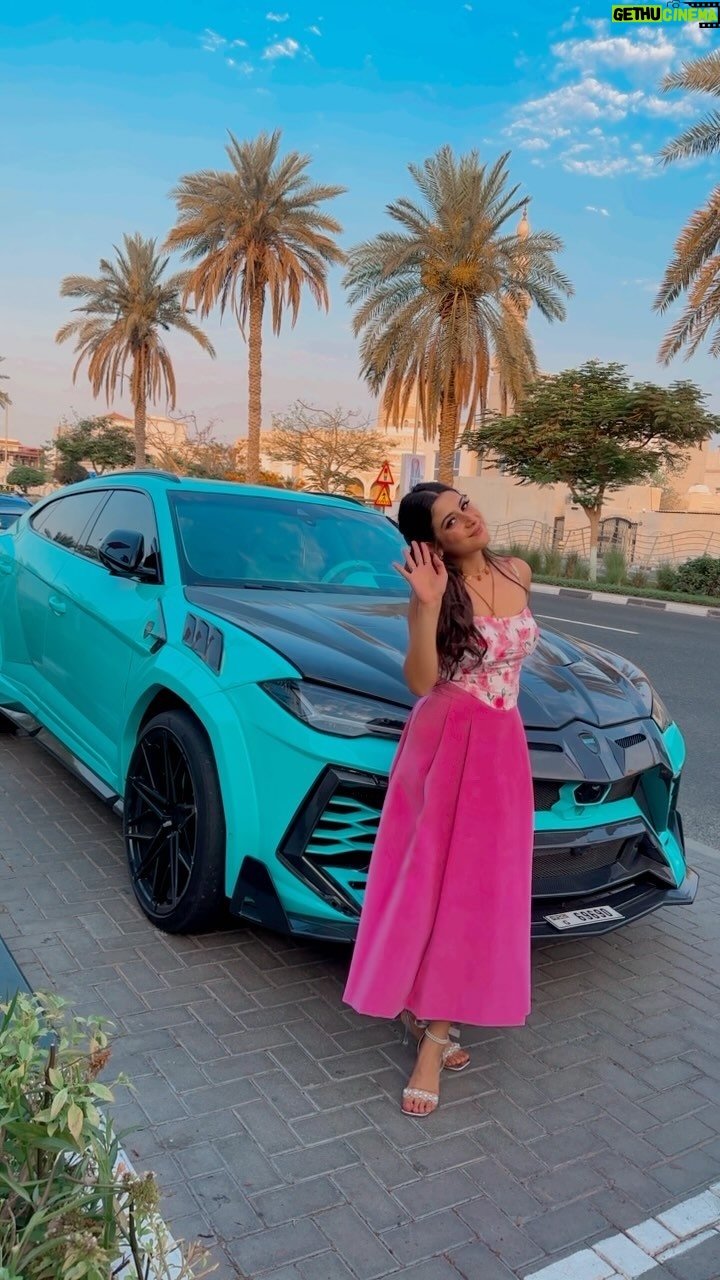 Isha Malviya - 309.9K Likes - Tag your special one!š
.
#dubai #random #ishamalviya #pink #urusmansory #trendingsong