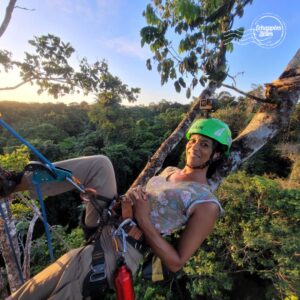 Ismaël Khelifa Instagram - Merci d'avoir été si nombreux à regarder ces Echappées Belles inédites en #Guyane avec @S@sabinequindou  hier soir sur @france5 

Pour revoir l'émission #EchappéesBelles, c'est sur @france.tv ➡ bit.ly/EchappeesBellesReplay

Bravo aux équipes : @bo_travail  @fkpoirier  @yvesslebaccon  @charlotte fleu fleu

Voici nos bons plans : 

Obtenir toutes les informations nécessaires à votre voyage en Guyane : 
https://guyane-amazonie.fr/
@guyane_tourisme 
#guyanetourisme #guyaneamazonie

Se rendre à l’Îlet la Mère : 
Tropic Alizés - www.tropicalizes.fr
@tropicalizesguyane 

Voler en ULM hydravion : 
Les ailes hydro de Montsinery - https://les-ailes-hydro-de-montsinery.com/ 

Repas cuisiné par un Chef à domicile : 
Theïvan LUCE - @cheftluce 

Acheter des poupées guyanaises : 
Oya Showroom - https://www.oyashowroom.com/
@oyashowroom 

Dormir et manger à Saül : 
Gîte A ke nou - https://www.gite-restaurantakenou-saul.com/ 

Acheter du cacao et découvrir la plantation à Saül : 
Cacao coeur de Saül 

Acheter des huiles essentielles de bois de rose et visiter la plantation à Sinnamary : 
Bois de rose de Guyane - http://www.boisderosedeguyane.com/fr/

Faire du kayak : 
Baakaboto - https://baakaboto.fr/ 
@baakaboto 

Visiter le Maroni en pirogue : 
Chuity liba : https://www.facebook.com/profile.php?id=100067173337684

Dormir et manger sur le Mahury : 
Auberge du Mahury : https://www.mahury.fr/

Chasser à l’arc : 
ASCAG : Association sportive des chasseurs à l'arc de Guyane 

Acheter des produits nutrition / beauté : 
Bio Stratège : https://biostratege.com/nos-produits/

Manger une glace à Cacao : 
Cacao givré : Cacao givré 

Acheter du chocolat à Saint-Laurent du Maroni : 
Theobroma : Theobroma CACAO De Guyane 

Dormir chez l’habitant dans un village amérindien : 
Voyag’en Harmonie : Voyag'en Harmonie