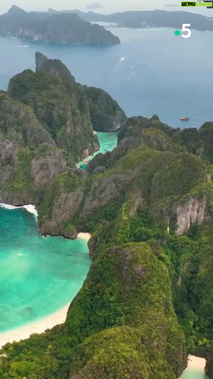 Ismaël Khelifa - 1.8K Likes - Bienvenue à Maya Beach en #Thaïlande. Un environnement unique et désormais préservé. Rendez-vous samedi soir à 21h sur France 5 pour des Echappées Belles inédites avec @so_jovillard .
Retrouvez #EchappéesBelles sur @france.tv ➡ http://bit.ly/EchappeesBellesReplay
@bo_travail @fkpoirier @geraudcombelles @julienrousselrenard @wflashmissionvideo