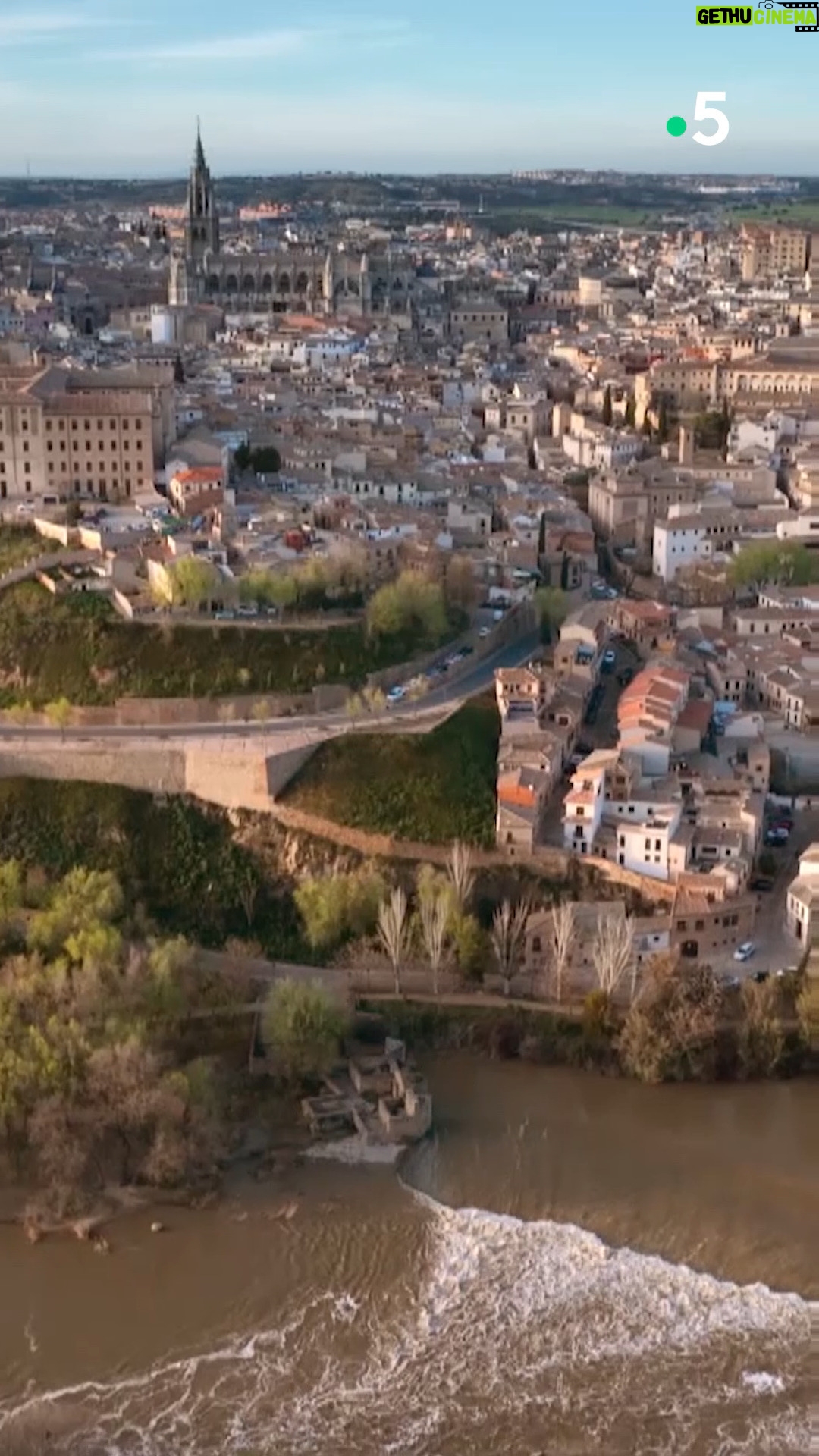 Ismaël Khelifa - 1.3K Likes - Passer un week end à Madrid, c'est aussi la possibilité de visiter ses environs... et notamment #Tolede ! @jeromepitorinoff nous emmène dans des Echappées Belles inédites samedi soir à 21h sur France 5.
Pour revoir l'émission #EchappéesBelles, c'est sur @france.tv ➡ bit.ly/EchappeesBellesReplay
@bo_travail @elmenhir @cecile.foucher Anna Hanslik @antonindeparis Patrick Lefrere