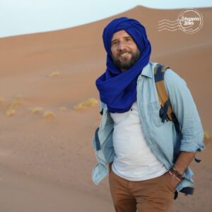 Ismaël Khelifa Instagram - Merci d'avoir été si nombreux à redécouvrir ces Echappées Belles au #Maroc, de village en village avec @ismaelkhelifa  hier soir sur @france5 !

Pour revoir l'émission #EchappéesBelles, c'est sur @france.tv ➡ bit.ly/EchappeesBellesReplay

Bravo aux équipes : @bo_travail @dpourageaux #hyacinthelapin @bk2futyb @lorisquinto @anne_duchene_

Voici nos bonnes adresses :

Obtenir toutes les informations nécessaires pour préparer son voyage au Maroc :
https://www.visitmorocco.com/fr
@visit_morocco_

Passer une nuit ou deux dans le @ksarlamaneaitben à l’auberge de Mohamed
http://www.kasbah-tebi.com/attraction/kasbah-tebi/

Déguster un burger berbère ou boire le thé préparé par Nadia au @tawesna
à Aït Ben Haddou

Découvrir les oeuvres de @hafidazizi Hafida Zizi dans son atelier à Aït Ben Haddou

Séjourner dans les montagnes proches de l’Atlas à l’auberge de Zohra :
Zaratoustra Auberge Imlil Maroc   212 661 740968

Rencontrer M’barek et ses poteries à Tamegroute :
https://aitdani-said.com/

Boire un thé avec des pâtisseries à la Rose Du Sable Agdz
www.rosedusable.com

Profiter de la piscine du Berbère Palace à Ouarzazate :
https://www.hotel-berberepalace.com/

Passer un séjour au milieu des montagnes de l’Atlas à @atlaskasbah

Visiter l’Atelier-Galerie de Moulid Nid ouissadan à Taliouine, artiste calligraphe Tifinaghe:

Découvrir les travaux menés par Salima Naji https://salimanaji.com/

Passer un séjour au sommet des montagnes @gite_tizi_noucheg

Séjourner aux environs de Ouarzazate à côté du lac Mansour Eddahbi, à :
@dardaif https://dardaif.ma

Réaliser une grande traversée du désert https://www.desert-montagne.ma/

Découvrir les produits à base d’huile d’argan @coperative_feminine_ajddigue

Faire du surf dans la belle baie de Oualidia, pour tous niveaux et âges :
@oualidia.surfcamp

Déguster des huîtres de qualité face à la mer au restaurant Ostréa

Passer un week-end dans la vallée de Brachoua à l’auberge Kolchi Beldi Ecotourisme, et profiter des produits de la coopérative Kolchi Beldi

#echappees #voyage #voyageenfamille #maroc #morroco #aitbenhaddou #tamgroute #tamgroutepottery #marrakech #onila #village #instagood #decouverte