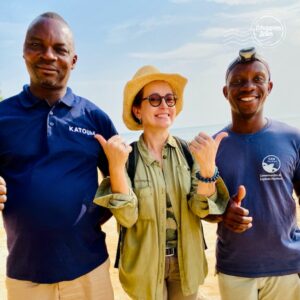 Ismaël Khelifa Instagram - Merci d'avoir été si nombreux à suivre sur France 5 hier soir ces Echappées Belles inédites en ##cotedivoire  avec @so_jovillard 

Pour (re)voir ces #EchappéesBelles sur @@france.tv ➡️ bit.ly/EchappeesBellesReplay

Bravo aux équipes : @bo_travail  @fkpoirier  @maximesouville  Theo Clamart Charlotte Fleury

Voici nos bonnes adresses : 

Dormir et manger à Assinie au Four Eleven
@fourelevenresort 

Manger à Abdijan à La Maison Akissi 
@lamaisonakissi_ci 

Découvrir la Côte d’Ivoire à moto et en bâteau avec Les P’tits Tours : 
@lesptitstours 

Dormir et manger à la Maison de la lagune à Grand Bassam : http://www.lamaisondelalagune.com 
@lamaisondelalagune225 

Dormir à l’hôtel le Katoum et partir à la découverte des singes du fleuve Néro à Grand Béréby : https://www.lekatoum.com/ 
@lekatoum 

Visiter la Basilique Notre-Dame de la Paix de Yamoussoukro : https://basiliquenotredamedelapaix.com 

Pour découvrir la Côte d'Ivoire avec les visites de Landry: 
https://abidjanlerempartours.com/
@abidjan_le_rempart_tours 

Pour s'enjailler au domaine Bini: 
https://www.domainebini.org/

Pour découvrir la forêt du Banco: 
@parcnationaldubanco 

Pour déguster les chocolats d'Axel Emmanuel Gbaou:
https://le-chocolatier-ivoirien.myshopify.com/

Si l'on envisage de se repatrier en Côte d'Ivoire: 
https://www.repat.africa/fr/
@repat.africa