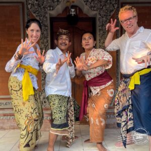 Ismaël Khelifa Instagram - Merci d'avoir été si nombreux à suivre sur France 5 hier soir ces Echappées Belles inédites à #Bali avec @jeromepitorinoff  et @lindabortoletto 

Pour (re)voir ces #EchappéesBelles sur France tv ➡️ bit.ly/EchappeesBellesReplay

Bravo aux équipes : @bo_travail  @mathieudespiau  @lindajohanna__  @yannmanier  @simon_fichet_  #juliensterle 

Voici nos bonnes adresses : 

Pour séjourner à Nusa Penida dans l’hôtel de Blaise : 
https://adiwanahotels.com/warnakali-resort-nusa-penida-bali/ 

Pour plonger dans le bleu de Nusa Penida :
@begawan.life 
https://www.atlantis-bali-diving.com/fr/dune-penida/ 

Pour découvrir la ferme Begawan et l’élevage d’étourneau de Bali :
https://begawan.life/ 

Pour assister à une performance de danse et de musique traditionnelle balinaise 
https://semararatih.org/ 

Pour suivre le travail de Kelly, Sam et Gary au sein de leur organisation Sungai Watch : 
https://sungai.watch/
@sungaiwatch 

Prendre des cours de surf à Seminyak : 
https://balioceansurf.com/
@balioceansurf 

Séjourner chez John au Bali Ecostay à Tabanan:
https://www.baliecostay.com/
@baliecostay 

Travailler, boire un verre ou manger au Zin Café:
https://zin.world/zin-cafe/