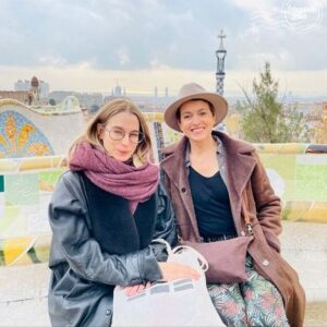 Ismaël Khelifa Instagram - Merci d'avoir été si nombreux à suivre @so_jovillard dans ses Echappées Belles en #Catalogne hier soir sur @france5 

Retrouvez #EchappéesBelles sur @france.tv ➡ http://bit.ly/EchappeesBellesReplay

Merci aux équipes : @bo_travail @fred.mianne @@clairedebuyser  @cookgregjames #davidlemeunier #lindajohannaCorrea #NastasiaHaftman 

Voici nos bons plans : 

Pour organiser ses visites : 
@catalunyaexperience_fr 
#macatalogne #catalunyaexperience 
@visitbarcelona 
@costadauradatur 
@costabravapirineu 
@aralleida 
@turismeseu 
@vueling 

Consell Comarcal de l’Alt Urgell : 
http://www.alturgell.cat/ 

@reuspromocio 

Concert au @palaumusicacat 

Park Güell @parkguell 

Sant Pau Recinte Modernista @santpaubcn 

La Pedrera  https://tickets.lapedrera.com/fr/ 

@valldeboi 

Escalade à Reus 
@dallesaladescalada

@casanavas.reus 

Cotnes à Reus @pataterialaurie 

Vermut de Reus @restaurantvermutsrofes 

Cathédrale de vin 
https://cellercornudella.cat/es/ 

Faire le marché à la Seu d’Urgell, dans les Pyrénées catalans 
https://turismeseu.com/mercat-setmanal/?lang=fr 

Gîte rural de Josep Maria Troguet Ribes 
http://calserni.blogspot.com/ 

Boire un café au bord de la mer à L’Escala 
Café restaurant La Caravel-la

Visiter les ruines d’Empuries 
http://www.macempuries.cat/ 

Acheter de la céramique à la Bisbal d’Empordà 
https://www.ceramiquesest.cat/fr/ 

Suivre Long Li Xue @long_lixue 

Parc natural de la Zona Volcanica de la Garrotxa : https://parcsnaturals.gencat.cat/.../xarx.../garrotxa/inici/

Travail du photographe Pep Sau :  https://pepsau.net/contact.html

Hôtel Catalonia Barcelona Plaza

Pedrera- Casa Milà :
https://tickets.lapedrera.com/fr/

Groupe « Flamenco Queer » @flamencoqueer 

Maison-musée Salvador Dalí :
@museudali 

Centre del Romànic de la Vall de Boí 
https://www.centreromanic.com/fr

MANJA L’ALT URGELL
@menjatlalturgell 

CASA RURAL CAL SERNI
http://calserni.blogspot.com/

RESTAURANT SURIANA
www.restaurantsiurana.com

@voltorslabisbal 

KOMPARTIR Gastrotasca @kompartirreus 

HOTEL BREA’S
www.breashotel.es

MARCHE SANTA CATERINA @mercat_santa_caterina