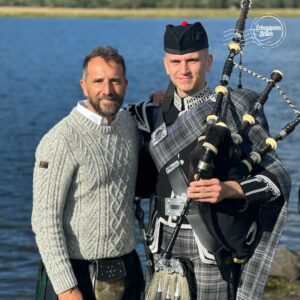 Ismaël Khelifa Instagram - Merci d'avoir été si nombreux à découvrir ces Echappées Belles en #Ecosse avec @ismaelkhelifa  hier soir sur @france5 

Pour revoir l'émission #EchappéesBelles, c'est sur @france.tv ➡ bit.ly/EchappeesBellesReplay

Bravo aux équipes : @bo_travail  @fred.mianne  @myaurel  #PrescilliaMcl  #Juliensterle @insta.lem @sven.etcheverry 

Voici nos bonnes adresses :

Manger un haggis au @cafegandolfi : 
www.cafegandolfi.com

Se marier en Ecosse : @french_wedding_in_scotland 
www.gabrielle-wedding.co.uk 
 
Prendre un cours de Yoga aérien avec Maria Yerburgh: 
@barwhillanty 
www.barwhillantyestate.co.uk 

Le chef Gary Maclean :@gmacchef 

Suivre Grant Macleod : 
www.munrobagpiper.com 
@munrobagpiper 

Les Highlands Games : 
https://www.rshga.org/

La réserve naturelle Alladale : 
@alladalewildernessreserve 
https://alladale.com/

Le travail de Andrea Chappell, créatrice de Kilt : 
@acme.atelier 
https://www.acmeatelier.co.uk/

L'atelier tisserand de Samantha Goates : 
@woveninthebone 
https://www.woveninthebone.com/

Le travail de Amy et Karen chez « Naturally Useful » 
@naturallyuseful 
https://www.naturallyuseful.co.uk/about

Voyages insolites en Canoë sur la rivière Spey : 
@spiritofthespey 
https://www.spiritofthespey.co.uk/

Suivre Dani Morey, Guide de pêche : https://www.ladyfisher.co.uk/

Nager en eaux vives : www.swimwilduk.com

Faire des sports d’eau sur un loch : https://lochinsh.com

Visitez les rennes d'Elizabeth dans le parc des Cairngorms : https://www.cairngormreindeer.co.uk/

Visiter les Cairngorms : https://cairngorms.co.uk/

Détails sur le coaching d'Anna en mountain bike : 
@rideoutcoaching 
https://rideoutcoaching.co.uk/

Trouver du whisky au temple du whisky à Édimbourg et sur la toile : https://www.royalmilewhiskies.com/

Visiter une distillerie verticale : https://www.leithdistillery.com/

Pour vivre les visites de Andy le Highlander : https://www.highlandertours.co.uk/