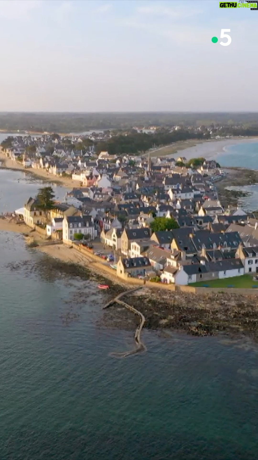 Ismaël Khelifa - 2.4K Likes - Galette et fest noz... Des Echappées Belles gourmandes inédites avec @lechefanto dans le Finistère à découvrir ce soir à 21h sur France 5.
Pour revoir l'émission #EchappéesBelles, c'est sur @france.tv ➡ bit.ly/EchappeesBellesReplay
@bo_travail @yannstreff @clairedebuyser @mcfourn @cookgregjames Theo Clamart