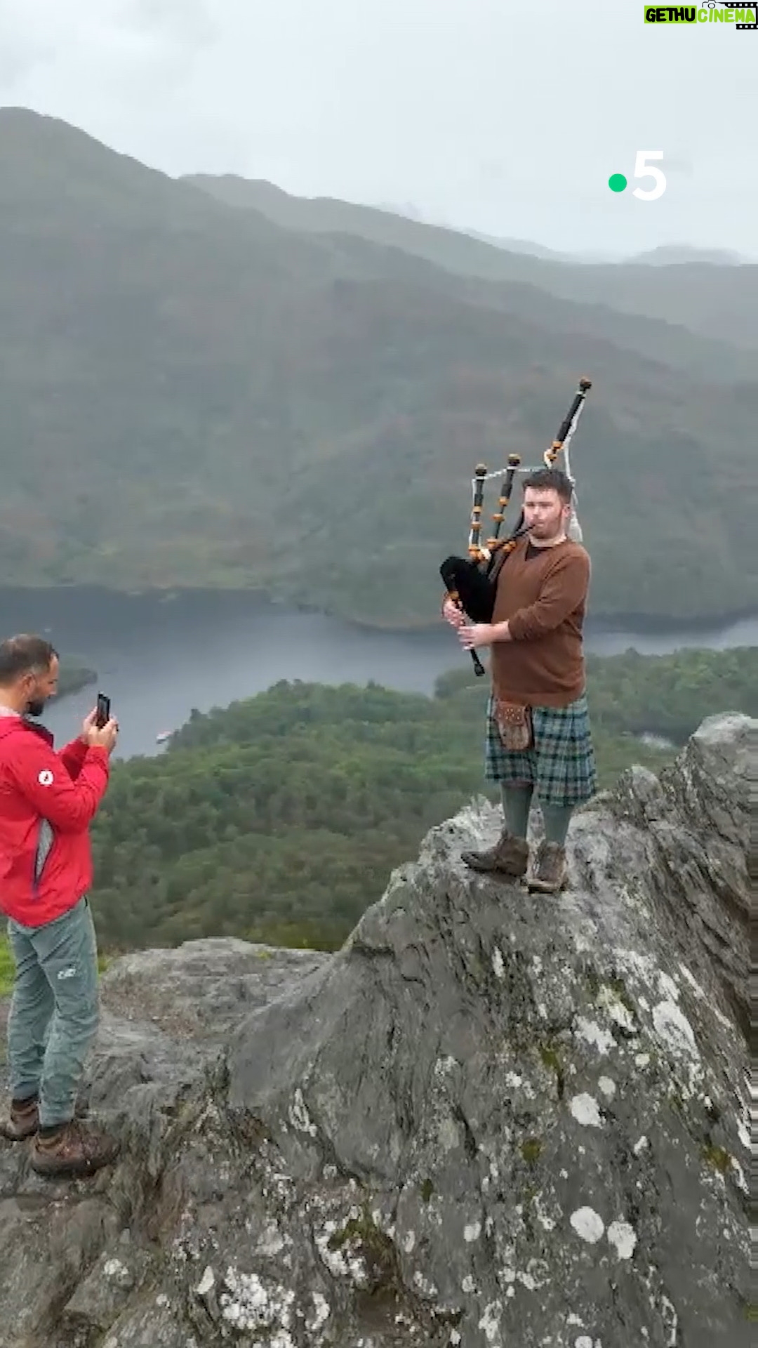 Ismaël Khelifa - 3.8K Likes - Randonnée en #ecosse pour @ismaelkhelifa pour des #EchappéesBelles inédites à découvrir samedi soir à 21h sur @france5
Pour revoir l'émission Echappées Belles, c'est sur @france.tv => bit.ly/EchappeesBellesReplay
@bo_travail @fred.mianne #aureliamichon #prescilliamichel @julien_sterle_dop @insta.lem @sven.etcheverry
