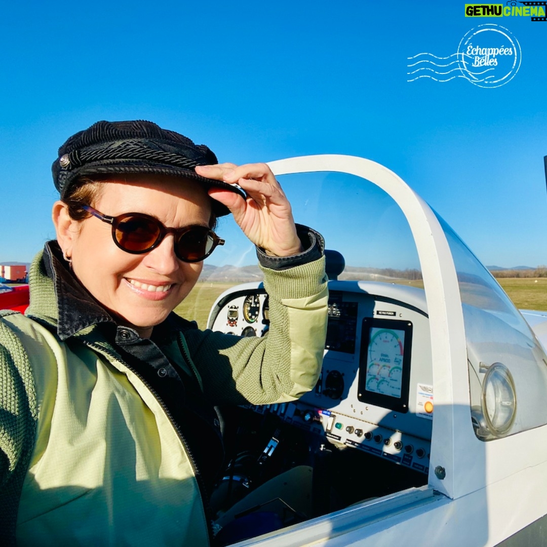 Ismaël Khelifa - 1.6K Likes - Merci d'avoir été si nombreux à regarder hier soir ces Echappées Belles inédites en #Auvergne avec @so_jovillard sur France 5
Pour revoir l'émission #EchappéesBelles, c'est sur @france.tv ➡ bit.ly/EchappeesBellesReplay
Bravo aux équipes : @bo_travail @elmenhir @sven.etcheverry @insta.lem Regis Croizer David Bensaid
Voici nos bonnes adresses :
Obtenir toutes les informations nécessaire à un séjour en Auvergne :
https://www.auvergnerhonealpes-tourisme.com/
@auvergnerhonealpes.tourisme - #myauvergnerhonealpes
L'Atelier @atelier43150
www.restaurantbrasserielatelier.com
Téléphérique de Sancy @le_sommet_officiel
LES BALADINS
www.lesbaladins-lamusette.com
Marché Couvert - Le Puy en Velay
@leshallesponotes
LA CAGETTE DES HALLES
lacagettedeshalles@gmail.com
Château Les 4 Saisons
@chateaules4saisons
FRANCILLON Table et chambres d’Hotes
43150 Les Estables
Fontaines Pétrifiantes de Saint-Nectaire
@fontainespetrifiantes
LA PROMESSE
@la.promesse.tattooshop
Les Volcaniques d'Auvergne
@lesvolcaniquesdauvergne
Ecole de VTT Superbesse
@ecoledevttsuperbesse
Tyrolienne ou saut à l’élastique:
@libertycable43
Lugik Parc
@lugik_parc
Stage de kite
@didierbotta
Fromages artisous de Diane:
GAEC du Fougaud - Produits fermiers
Profiter du gite de Franck et rencontrer ses brebis Noire du Velay :
www.gitederochegude.fr/
Chiens de Traineau des Volcans
https://www.auvergnerhonealpes-tourisme.com/fiches/chiens-de-traineau-des-volcans-2/
Guide de haute montagne :
https://www.sancy.com/fr/fiche/activite/zsolt-osztian-guide-de-haute-montagne-mont-dore_TFO5529311/
Sarah Hiking
@sarah_hiking sarahhiking.com
@volcan_de_lemptegy
https://www.auvergne-volcan.com
Chateau et volerie de Rochebaron:
@chateau_rochebaron
Jonas Troglodita
@jonas.troglo
Château de Saint Saturnin
www.chateaudesaintsaturnin.com
Taille de pierre de lave
www.tailleurdepierre.org
Parapente puy de dôme :
@absoluparapente
Coutellerie Robert David :
https://www.robert-david.com/fr/
Coutellerie Fontenille Pataud
@fontenillepataud
Photographe animalier :
@regards.auvergnesauvage