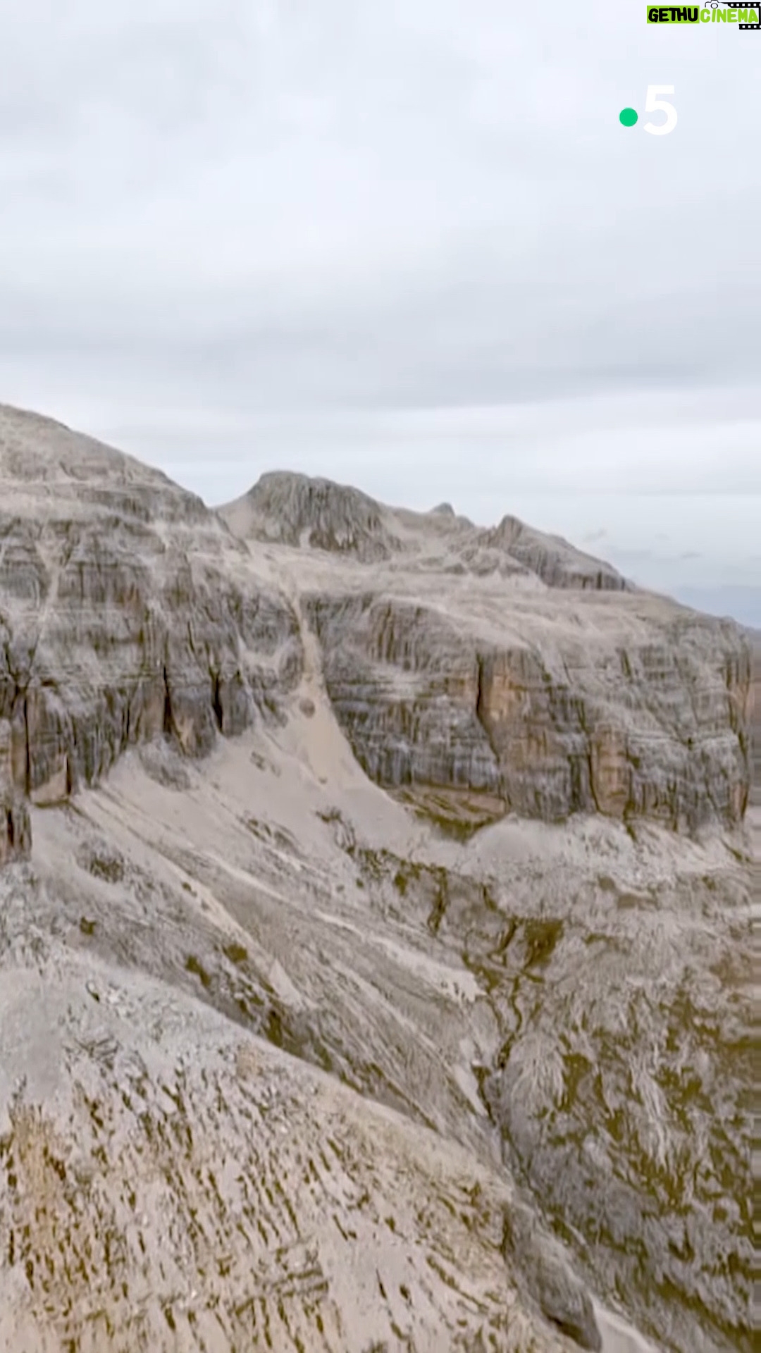 Ismaël Khelifa - 1.4K Likes - Direction les #glaciers dans les #dolomites avec @ismael_khelifa et la glaciologue @heidisevestre pour des Echappées Belles inédites. Rendez-vous ce soir à 21h sur France5.
Pour (re)voir ces #EchappéesBelles sur @france.tv ➡️ bit.ly/EchappeesBellesReplay
@bo_travail @dpourageaux @anne.duchene_ @Hyacinthe Lapin @antonindeparis @beatricefainzang