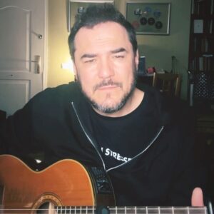 Ismael Serrano Instagram - Canción de la temprana adolescencia. Versión improvisada. Los secretos.