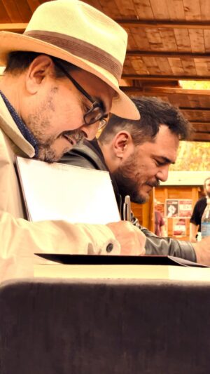 Ismael Serrano Instagram - Hoy estuvimos mi padre y un servidor dando el pregón en la Feria del Libro de Vallecas y ha sido muy emocionante. Gracias siempre por acompañarme en cada viaje. Orgullo de barrio.