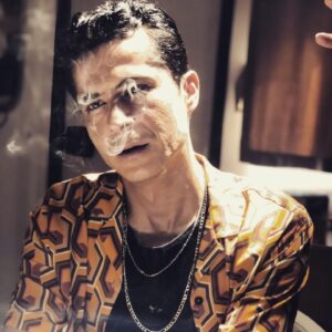 İsmail Hacıoğlu Instagram - Duvarlar örülmüş ne yapsak ki...
