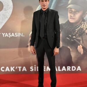 İsmail Hacıoğlu Instagram - Bu güzel gecede beni özenle hazırlayan @kigiligiyim ailesine çok teşekkür ederim :) @kigili_abdullah @hilalsuerdem @49filmofficial #49film #abdullahbulutmanagement