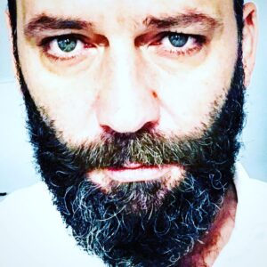 İsmail Hakkı Instagram - Bismillah yeni günlere, yeni işlere..
