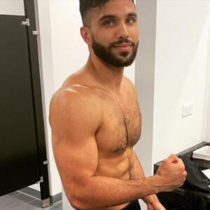 Ismail Taher Instagram - Look at my face...can you tell I’m dead and holding my breath 😂😂