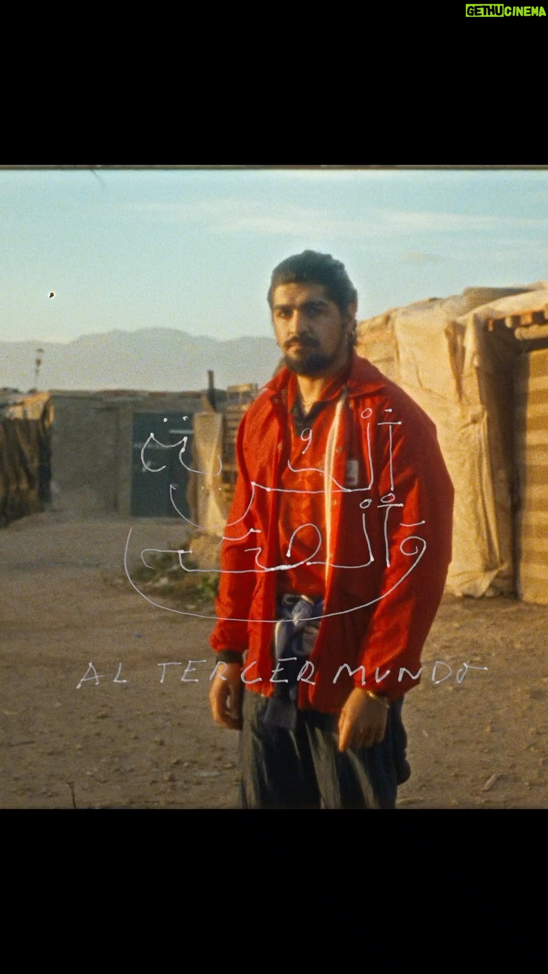 Israel Fernández - 13.1K Likes - Me hace mucha ilusión compartir con vosotros este cachito de mi próximo single “Al tercer mundo” que verá la luz el próximo 3 de Marzo.
Con las colabs de mis queridos y admirados @diegodelmorao y @pional
Percusión: @anecarrasco
Palmas: Juan Grande, @markitocarpio y @angelpi10
Director: @santimoga
Productor ejecutivo: @rufo__________
Direccion creativa: @rufo__________ & @ismaelxtwo
DOP: @agomezde23
Ayte DOP: @mendoshp
Steadycam: @filmwork
Dirección de arte: @a.campano
Jefe de producción: @cubierto_de_ondas
Ayte de producción: @manhuboyz & noura.elhaimer
Vestuario: @a.campano & @joanarealm
Maquillaje y peluquería: @dothrakioui
Créditos: @thebacktooth
Actores: Nora, Mohasin, Samuel, Wendy y Marcos
Grabado en el asentamiento chabolista de Atochares, gracias a su gente por la hospitalidad y la disposición.
@universalmusicspain